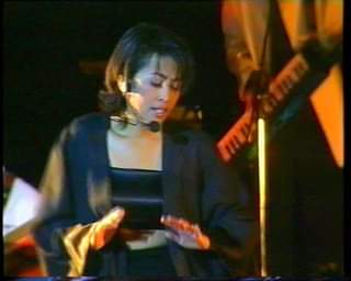 … 40 ans de scène
  ZARA TSIARO N°05 – GASY Live 1999  Soradihy niarahako t@ T…