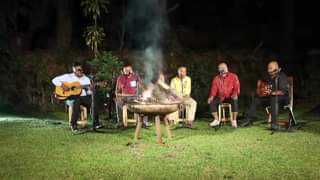 Antsika Malagasy maneran-tany ny Revy Mahaleo  IANAREO ve hijanona sa HIARAKA AM…