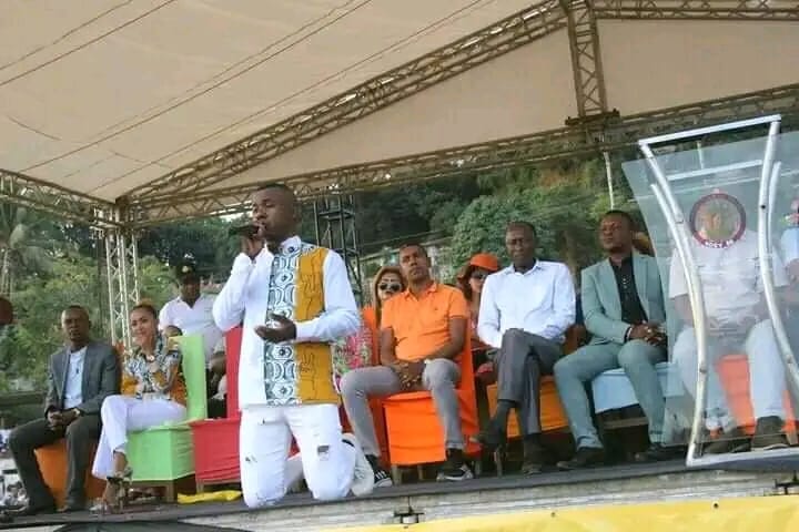 Raharaha Ninie Donia.

𝗪𝗔𝗪𝗔 𝗦𝗔𝗟𝗘𝗚𝗬 – Nandohalika nanao antso avo tamin’ny Filoha…